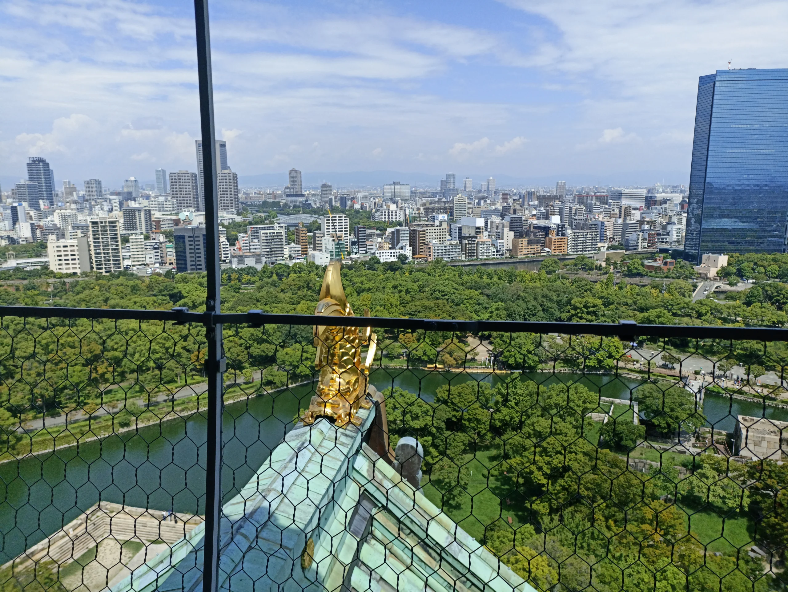Panoramik Osaka manzarası. Osaka Kale Müzesi'nden.